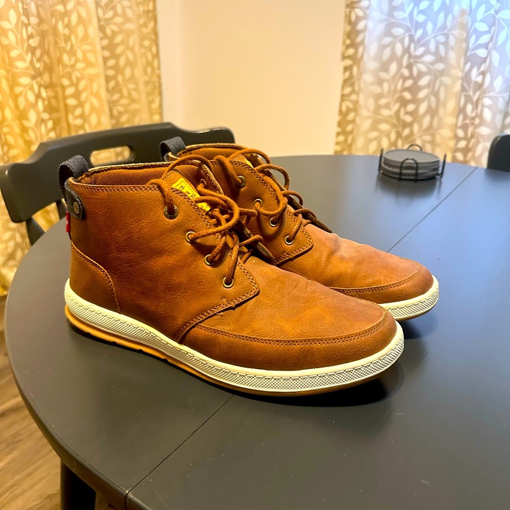 Levi boots